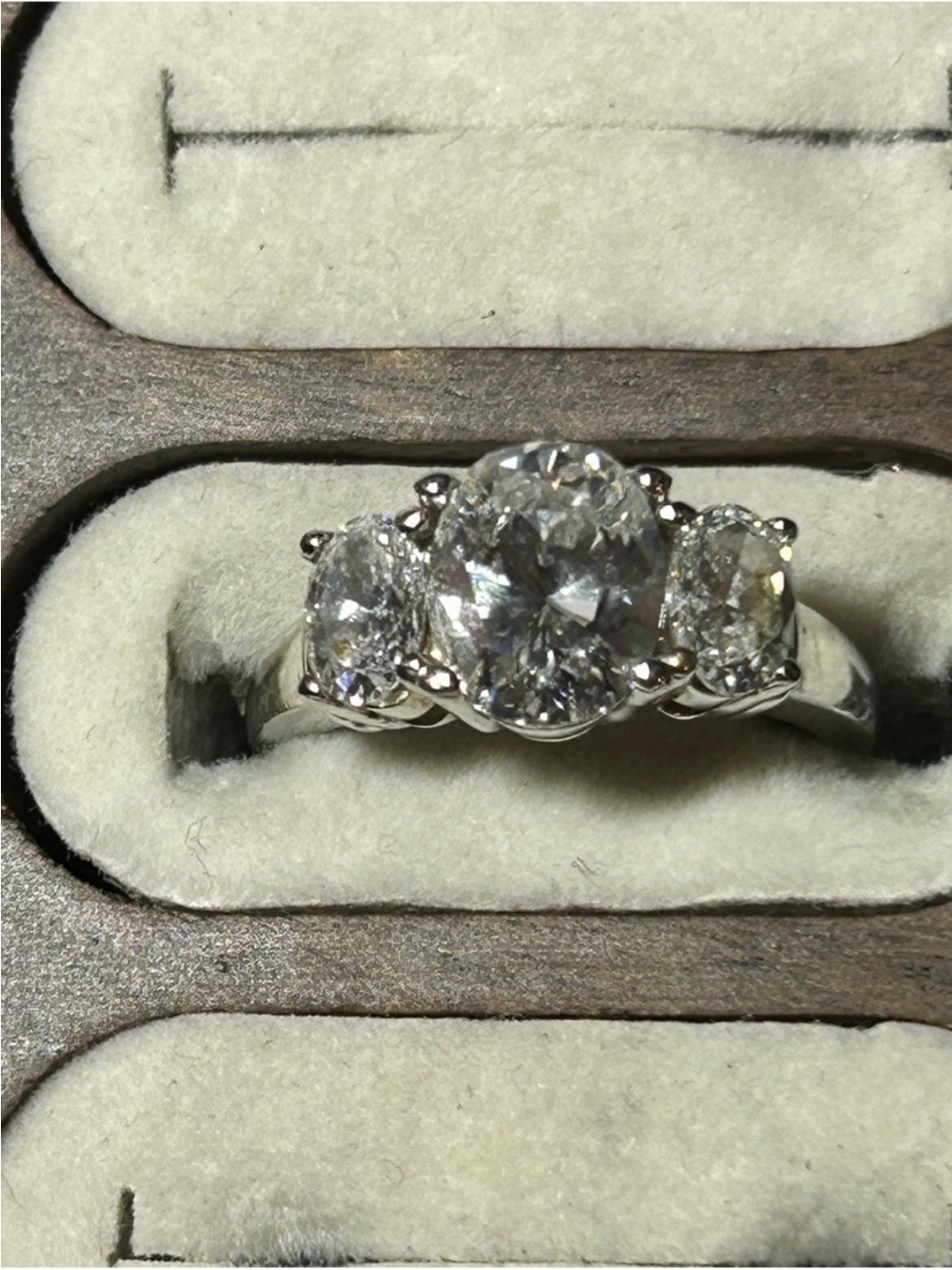Stunning 2.5 Carat Oval Three Stone Diamond Ring | Sterling Silver 925 - Picture 4 of 5